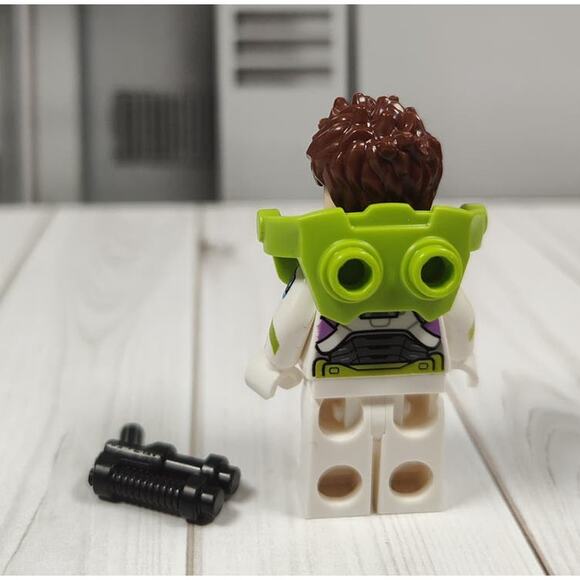 Lego Disney Buzz Lightyear Minifigure with Gun & Hair Zyclops Chase 76830 - Picture 2 of 3